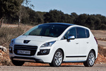 Peugeot 3008 HYbrid4 HYbrid4 Monovolumen Blanco Nacarado Exterior Frontal-Lateral 5 puertas