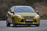 Ford Focus 1.0 EcoBoost 125 CV Titanium con &laquo;Paquete Ford Individual&raquo; Turismo Amarillo Mustard Exterior Frontal-Lateral 5 puertas