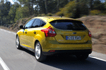 Ford Focus 1.0 EcoBoost 125 CV Titanium con &laquo;Paquete Ford Individual&raquo; Turismo Amarillo Mustard Exterior Posterior-Lateral 5 puertas