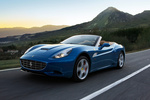 Ferrari California V8 490 CV (2012) Gama California Descapotable Azul Mirabeau Exterior Frontal-Lateral 2 puertas