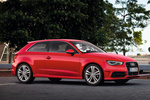 Audi A3 Gama A3 S line Turismo Rojo Shiraz Exterior Frontal-Lateral 3 puertas