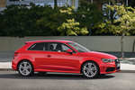 Audi A3 Gama A3 S line Turismo Rojo Shiraz Exterior Frontal-Lateral 3 puertas