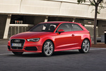 Audi A3 Gama A3 S line Turismo Rojo Shiraz Exterior Frontal-Lateral 3 puertas