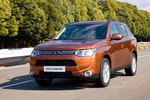 Mitsubishi Outlander 220 DI-D 150 CV 4WD Gama Outlander Todo terreno Copper Radiant Exterior Frontal-Lateral 5 puertas