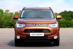 Mitsubishi Outlander 220 DI-D 150 CV 4WD Gama Outlander Todo terreno Copper Radiant Exterior Frontal 5 puertas