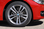 BMW Serie 3 328i (245CV) Sport Line Turismo Melbourne Rot Metalizado Exterior Llanta 4 puertas