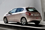 Peugeot 208 Gama 208 Gama 208 Turismo Gris Blossom Exterior Lateral-Posterior 5 puertas