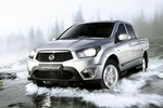 SsangYong Actyon Sports 200 Xdi Aut. 155 CV Premium Pick up Fine Silver Exterior Frontal-Lateral 4 puertas