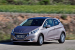 Peugeot 208 1.4 e-HDi 68 CMP Blue Lion Active Turismo Gris Blossom Exterior Frontal-Lateral 3 puertas