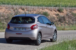 Peugeot 208 1.4 e-HDi 68 CMP Blue Lion Active Turismo Gris Blossom Exterior Posterior-Lateral 3 puertas