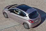 Peugeot 208 1.4 e-HDi 68 CMP Blue Lion Active Turismo Gris Blossom Exterior Cenital-Lateral-Posterior 3 puertas
