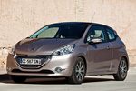 Peugeot 208 1.4 e-HDi 68 CMP Blue Lion Active Turismo Gris Blossom Exterior Frontal-Lateral 3 puertas