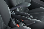 Peugeot 208 1.4 e-HDi 68 CMP Blue Lion Active Turismo Interior Reposabrazos 3 puertas