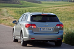 Toyota Avensis Cross Sport 120D (124 CV) Advance Turismo familiar Plata Exterior Lateral-Posterior 5 puertas