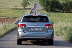 Toyota Avensis Cross Sport 120D (124 CV) Advance Turismo familiar Plata Exterior Posterior 5 puertas