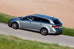 Toyota Avensis Cross Sport 120D (124 CV) Advance Turismo familiar Plata Exterior Lateral-Cenital 5 puertas