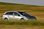 Toyota Avensis Cross Sport 120D (124 CV) Advance Turismo familiar Plata Exterior Lateral 5 puertas