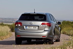 Toyota Avensis Cross Sport 120D (124 CV) Advance Turismo familiar Plata Exterior Posterior-Lateral 5 puertas