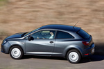 SEAT Ibiza 1.2 12v 60 CV Reference Turismo Gris Pirineos Exterior Lateral 3 puertas
