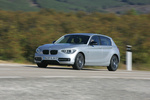 BMW Serie 1 118d Sport Line Turismo Graciersilber metalizado Exterior Frontal-Lateral 5 puertas