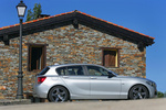 BMW Serie 1 118d Sport Line Turismo Graciersilber metalizado Exterior Lateral 5 puertas