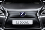 Lexus LS LS 600h L Gama LS Turismo Exterior Parrilla 5 puertas