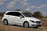 Mercedes-Benz Clase B B 180 CDI BlueEFFICIENCY Gama Clase B Monovolumen Blanco Cirro Exterior Frontal-Lateral 5 puertas