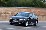 Audi A3 1.4 TFSI 122 CV Gama A3 Turismo Negro phantom efecto perla Exterior Frontal-Lateral 3 puertas