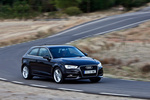 Audi A3 1.4 TFSI 122 CV Gama A3 Turismo Negro phantom efecto perla Exterior Lateral-Frontal 3 puertas