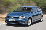 Volkswagen Golf 1.4 TSI 140 CV Gama Golf Turismo Azul Noche Metalizado Exterior Frontal-Lateral 3 puertas
