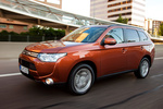 Mitsubishi Outlander 220 DI-D 150 CV 4WD Gama Outlander Todo terreno Copper Radiant Exterior Frontal-Lateral 5 puertas