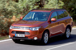 Mitsubishi Outlander 220 DI-D 150 CV 4WD Gama Outlander Todo terreno Copper Radiant Exterior Frontal-Lateral 5 puertas