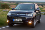 Mitsubishi Outlander 220 DI-D 150 CV 4WD Gama Outlander Todo terreno Azul Tanzanite Exterior Frontal-Lateral 5 puertas