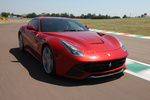 Ferrari F12berlinetta F12berlinetta (741 CV) Gama F12berlinetta Coup&eacute; Exterior Frontal-Lateral 3 puertas