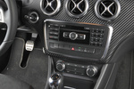 Mercedes-Benz Clase A A 180 CDI BlueEFFICIENCY L&iacute;nea AMG Sport Turismo Interior Consola Central 5 puertas