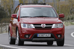 Fiat Freemont AWD 2.0 16v 170 CV Diesel Lounge  Monovolumen Rojo brillante Exterior Frontal-Lateral 5 puertas