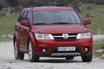 Fiat Freemont AWD 2.0 16v 170 CV Diesel Lounge  Monovolumen Rojo brillante Exterior Frontal-Lateral 5 puertas