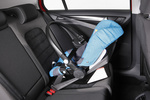 Volkswagen Golf 2.0 TDI CR 150 CV Sport Turismo Rojo Tornado Interior Silla infantil 5 puertas