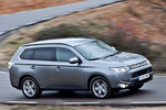 Mitsubishi Outlander 220 DI-D 150 CV 4WD Motion Todo terreno Gris Titanium Exterior Frontal-Lateral 5 puertas