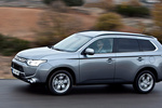 Mitsubishi Outlander 220 DI-D 150 CV 4WD Motion Todo terreno Gris Titanium Exterior Frontal-Lateral 5 puertas
