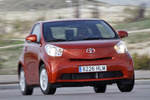 Toyota iQ 1.0 VVT-i 68 CV (2011) Gama iQ 2011 Turismo Terracota Exterior Frontal-Lateral 3 puertas
