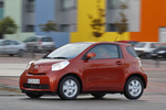 Toyota iQ 1.0 VVT-i 68 CV (2011) Gama iQ 2011 Turismo Terracota Exterior Lateral 3 puertas