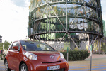 Toyota iQ 1.0 VVT-i 68 CV (2011) Gama iQ 2011 Turismo Terracota Exterior Lateral-Frontal 3 puertas