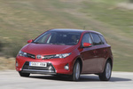 Toyota Auris 120D Advance Turismo Rojo Rub&iacute; Exterior Frontal-Lateral 5 puertas