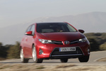 Toyota Auris 120D Advance Turismo Rojo Rub&iacute; Exterior Frontal 5 puertas