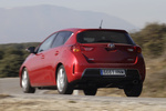 Toyota Auris 120D Advance Turismo Rojo Rub&iacute; Exterior Posterior-Lateral 5 puertas