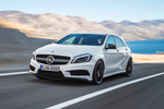 Mercedes-Benz Clase A A 45 AMG A 45 AMG Turismo Blanco Cirro Exterior Frontal-Lateral 5 puertas