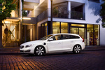 Volvo V60 V60 D6 Plug-in Hybrid V60 D6 Plug-in Hybrid Turismo familiar Exterior Frontal-Lateral 5 puertas