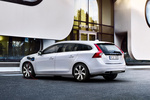 Volvo V60 V60 D6 Plug-in Hybrid V60 D6 Plug-in Hybrid Turismo familiar Exterior Posterior-Lateral 5 puertas