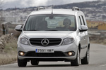 Mercedes-Benz Citan 109 CDI Combi 90 CV BlueEFFICIENCY. Gama Citan Veh&iacute;culo comercial Plata Brillante Metalizado Exterior Frontal-Lateral 5 puertas